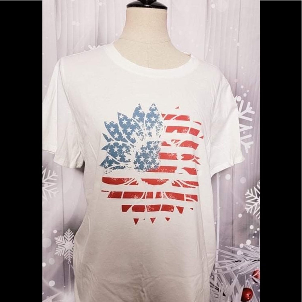 NWT Maurice’s American flag flower tee